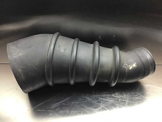 Liebherr Air Filter Hose - أنبوب سحب الهواء: صور 2 Liebherr Air Filter Hose - أنبوب سحب الهواء: صور 2