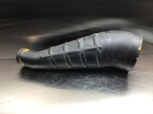 Liebherr Air Filter Hose - أنبوب سحب الهواء: صور 5 Liebherr Air Filter Hose - أنبوب سحب الهواء: صور 5