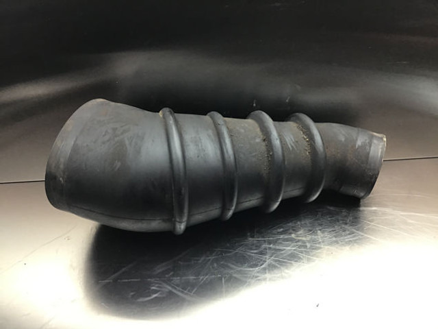 Liebherr Air Filter Hose - أنبوب سحب الهواء: صور 3 Liebherr Air Filter Hose - أنبوب سحب الهواء: صور 3