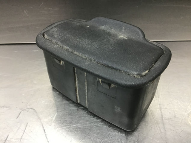 Liebherr Ash Tray - الكابينة والداخلية: صور 3 Liebherr Ash Tray - الكابينة والداخلية: صور 3