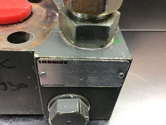 Liebherr Bypass Valve - صمام: صور 3 Liebherr Bypass Valve - صمام: صور 3