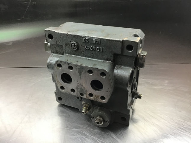 Liebherr Connecting Plate - مضخة المبرد: صور 1 Liebherr Connecting Plate - مضخة المبرد: صور 1