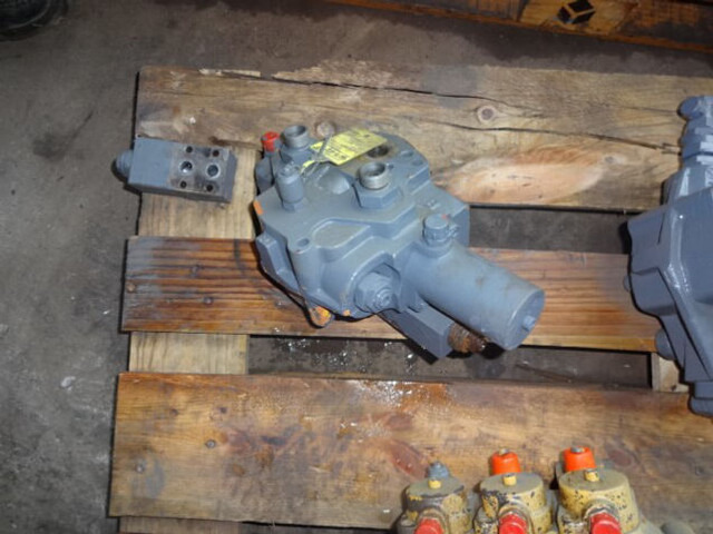 Liebherr Control Block - صمام: صور 1 Liebherr Control Block - صمام: صور 1