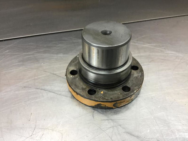 Liebherr Flange - مضخة المبرد: صور 1 Liebherr Flange - مضخة المبرد: صور 1