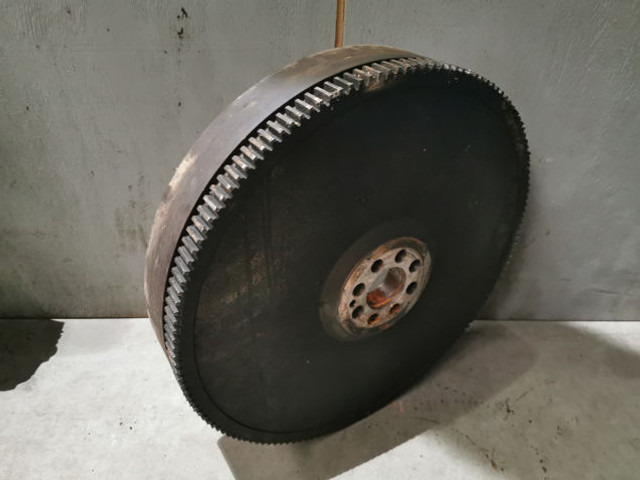 Liebherr Flywheel - دولاب الموازنة: صور 5 Liebherr Flywheel - دولاب الموازنة: صور 5