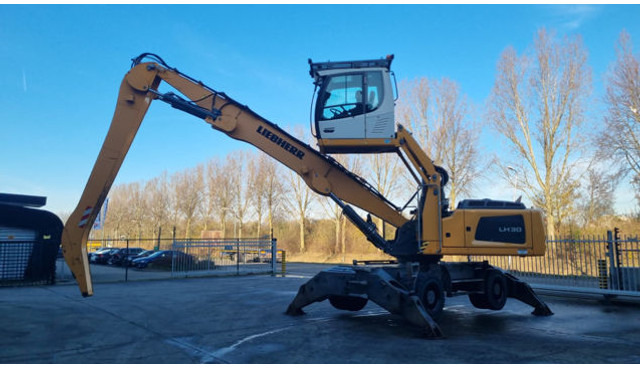 Liebherr LH30 M - حفارة النقل والشحن: صور 1 Liebherr LH30 M - حفارة النقل والشحن: صور 1