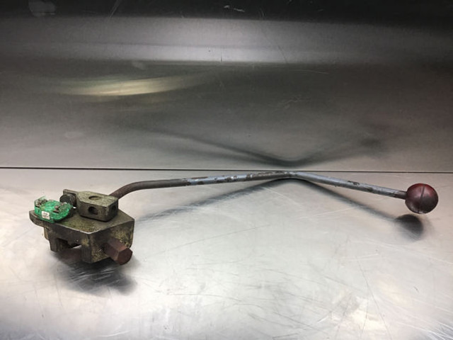 Liebherr Lever - عتلة تبديل السرعة: صور 1 Liebherr Lever - عتلة تبديل السرعة: صور 1