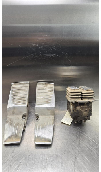 Liebherr Pilot Control Unit - كتلة التحكم: صور 1 Liebherr Pilot Control Unit - كتلة التحكم: صور 1