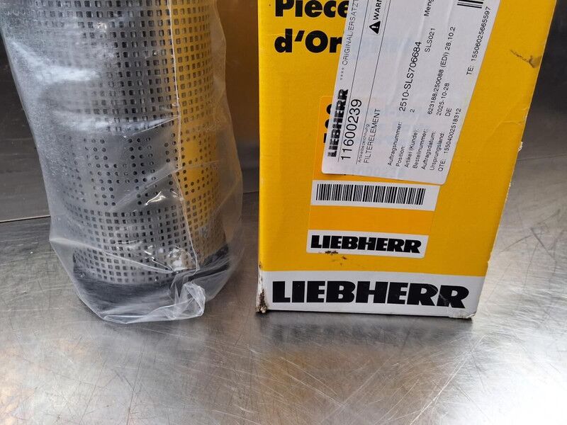 Liebherr R922 / R924 / R922 LC / R914 COMPACT / R920 LC / R920 NLC / R918 XLC / R918 LC / R918 NLC / R924 LC - فلتر الهواء: صور 2 Liebherr R922 / R924 / R922 LC / R914 COMPACT / R920 LC / R920 NLC / R918 XLC / R918 LC / R918 NLC / R924 LC - فلتر الهواء: صور 2