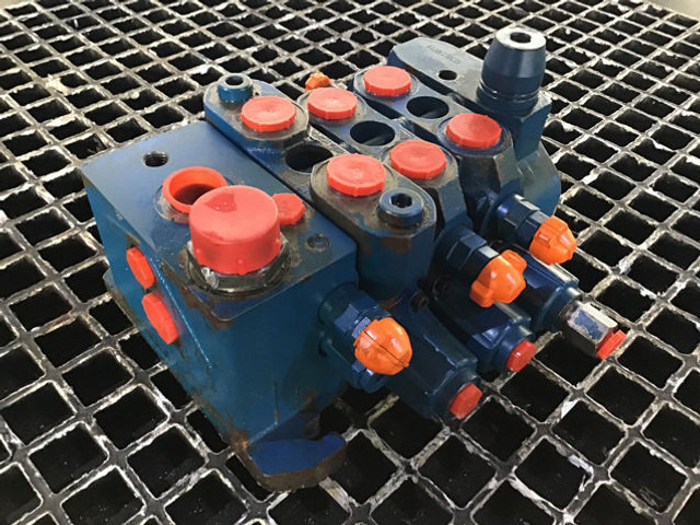 Liebherr Valve Block - كتلة اسطوانة: صور 1 Liebherr Valve Block - كتلة اسطوانة: صور 1