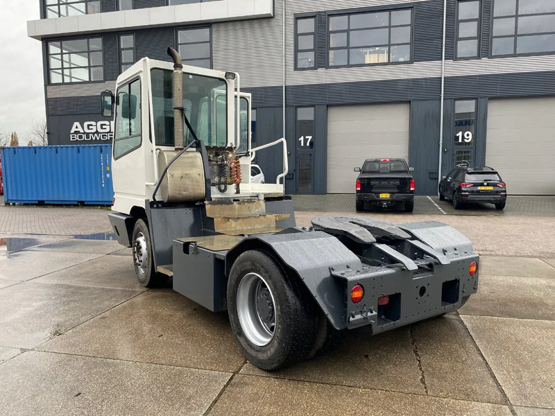 Terberg YT 182 4x2 / Terminal Tractor - جرارات صالات المطارات: صور 4 Terberg YT 182 4x2 / Terminal Tractor - جرارات صالات المطارات: صور 4