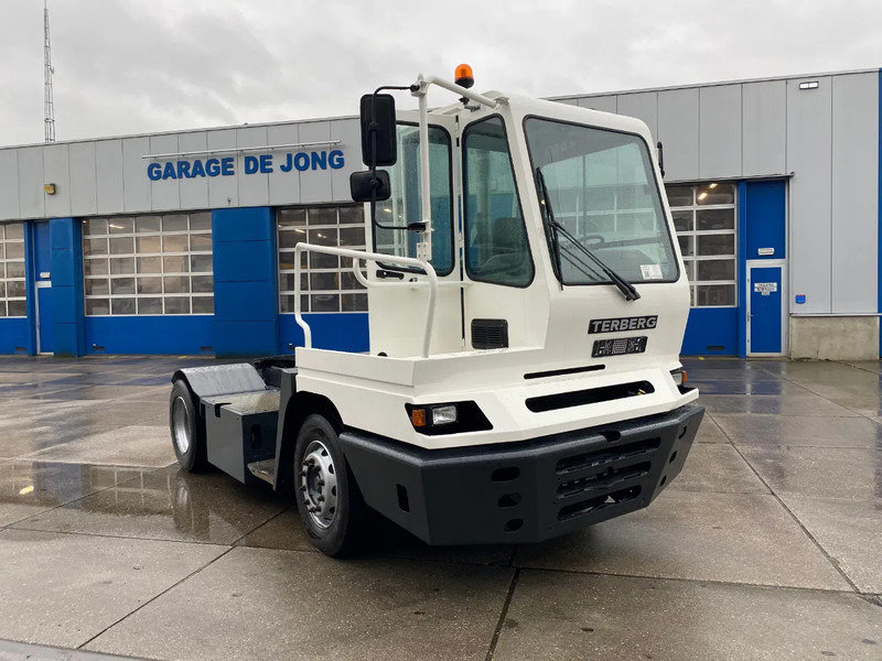 Terberg YT 182 4x2 / Terminal Tractor - جرارات صالات المطارات: صور 3 Terberg YT 182 4x2 / Terminal Tractor - جرارات صالات المطارات: صور 3
