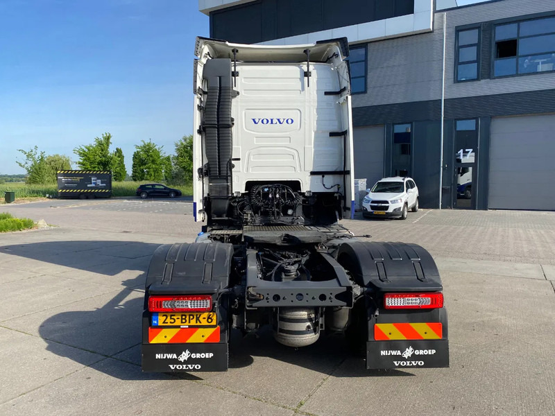 Volvo FH 13.460 Globetrotter / I-Save - شاحنة جرار: صور 4 Volvo FH 13.460 Globetrotter / I-Save - شاحنة جرار: صور 4
