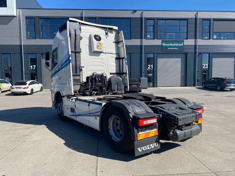 Volvo FH 13.500 Globetrotter / Full Spoilers / Stand Airco / Hydraulic - شاحنة جرار: صور 4 Volvo FH 13.500 Globetrotter / Full Spoilers / Stand Airco / Hydraulic - شاحنة جرار: صور 4