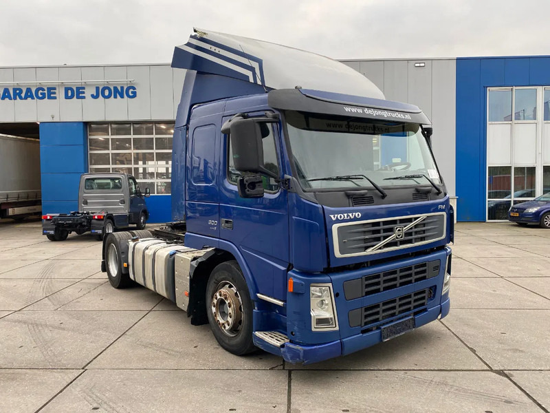 Volvo FM 300 Automatic / Euro 5 / 2x Tank - شاحنة جرار: صور 3 Volvo FM 300 Automatic / Euro 5 / 2x Tank - شاحنة جرار: صور 3