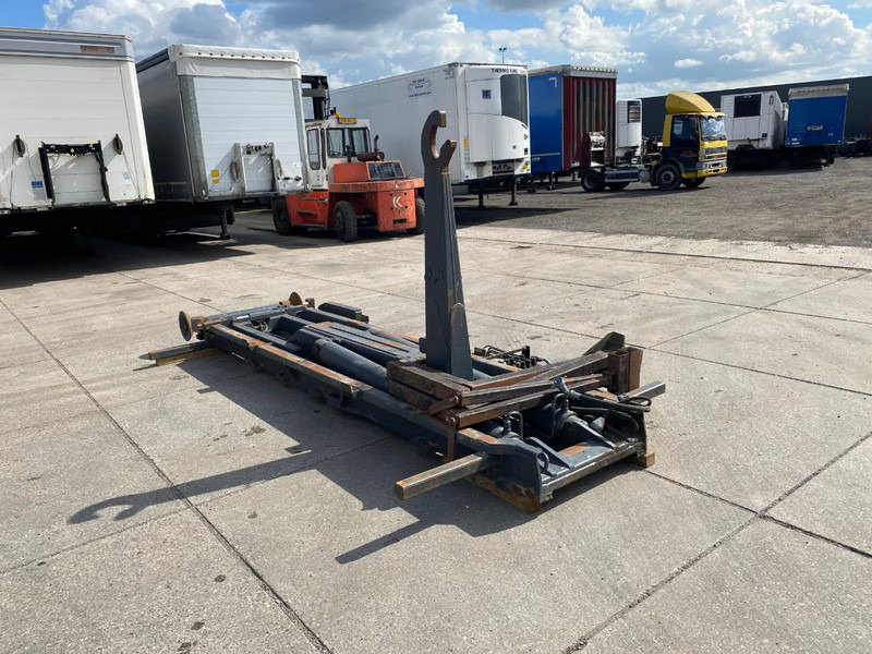 شاحنة جرار Volvo FM 440 6x4 / Hooklift and Tractor / Hub Reduction: صور 16