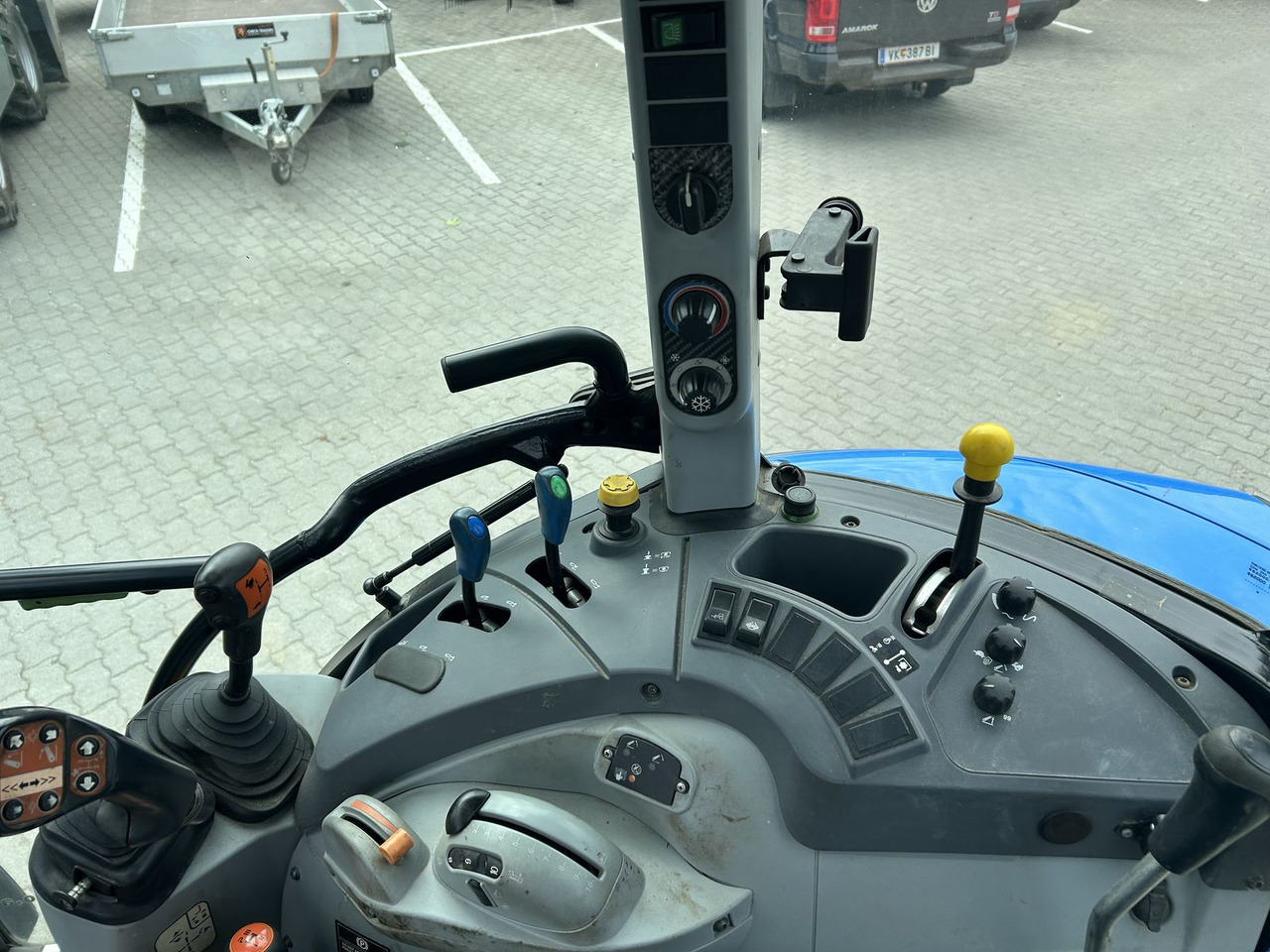 جرار New Holland T4.105: صور 6
