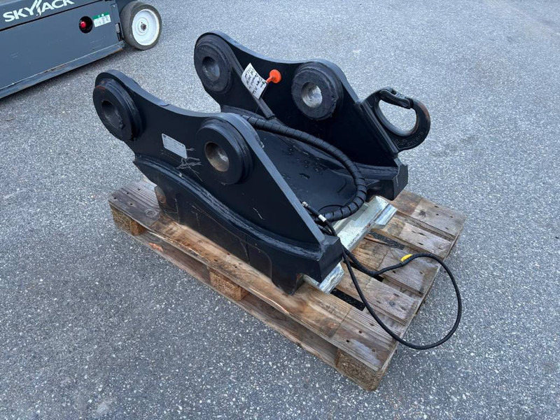 Cat S 80 Quick Coupler - وصلة الربط للمعدات المعلقة - آلات البناء: صور 3 Cat S 80 Quick Coupler - وصلة الربط للمعدات المعلقة - آلات البناء: صور 3