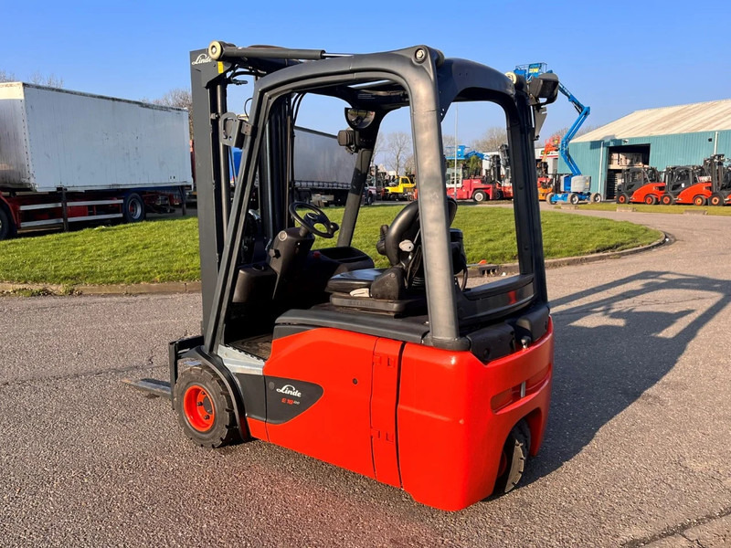 Linde E18L-02 - رافعة شوكية كهربائية: صور 4 Linde E18L-02 - رافعة شوكية كهربائية: صور 4