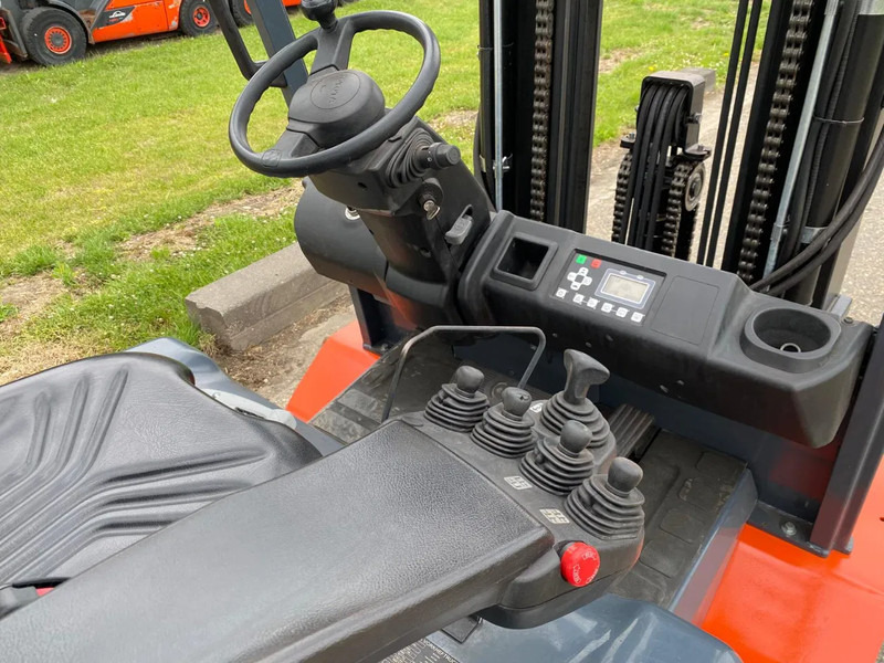 رافعة شوكية كهربائية Toyota 8FBMT40: صور 9 رافعة شوكية كهربائية Toyota 8FBMT40: صور 9