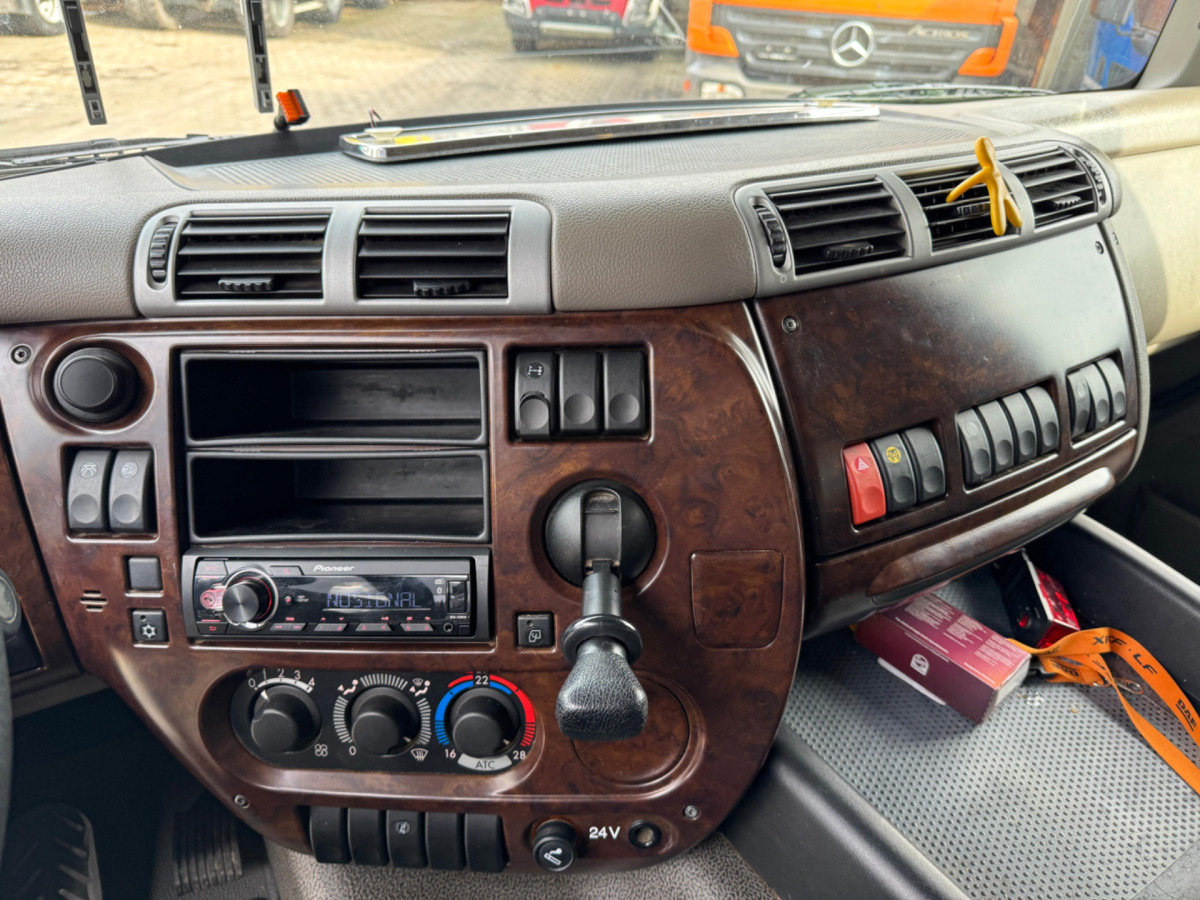 شاحنة نقل المواشي شاحنة DAF CF410 4x2: صور 16