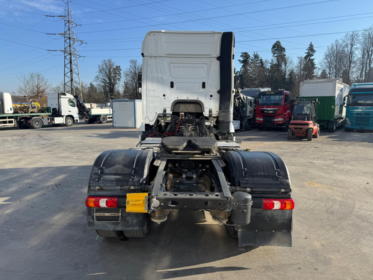 MERCEDES Arocs 1851 4x4H Kipphydraulik - شاحنة جرار: صور 5 MERCEDES Arocs 1851 4x4H Kipphydraulik - شاحنة جرار: صور 5