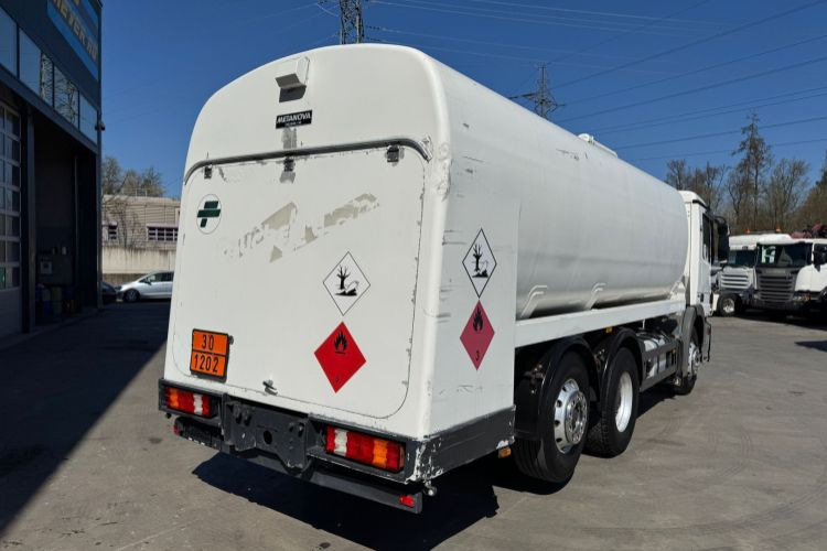 Mercedes-Benz Actros 2541 6x2 Schwarzmüller 21260L - شاحنة صهريج: صور 5 Mercedes-Benz Actros 2541 6x2 Schwarzmüller 21260L - شاحنة صهريج: صور 5