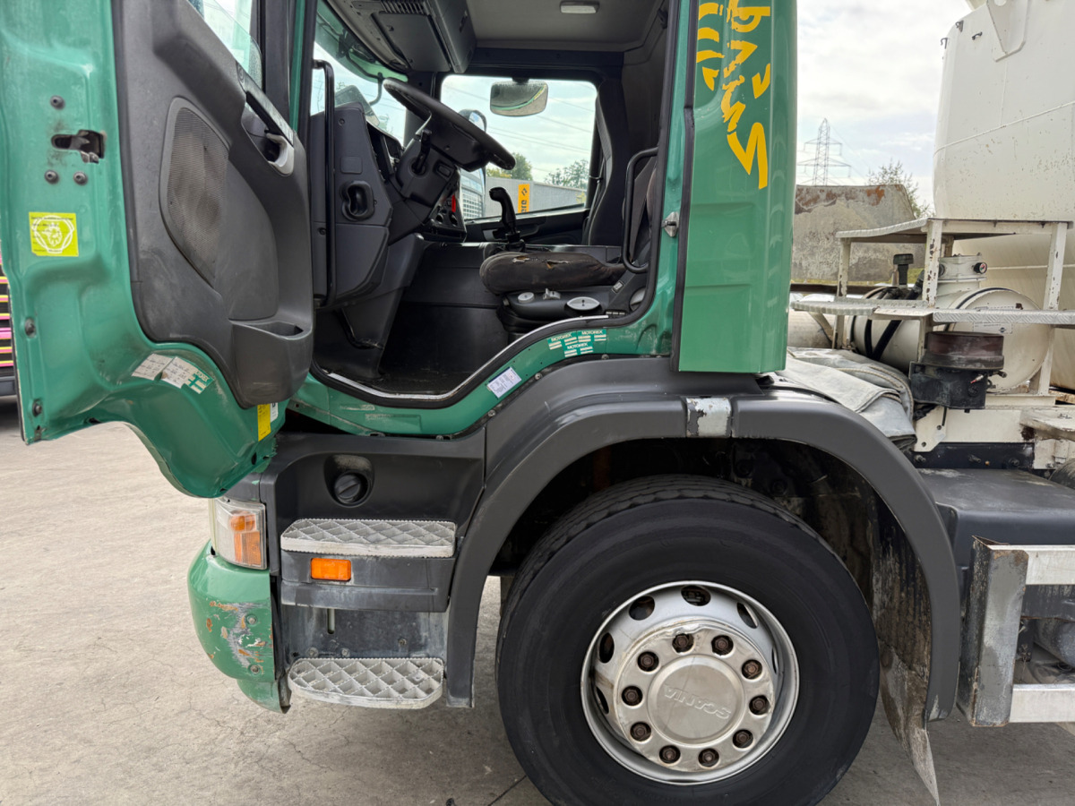 شاحنة خلاطة خرسانة SCANIA P380 4x2 Hochmulde 7m3: صور 12 شاحنة خلاطة خرسانة SCANIA P380 4x2 Hochmulde 7m3: صور 12