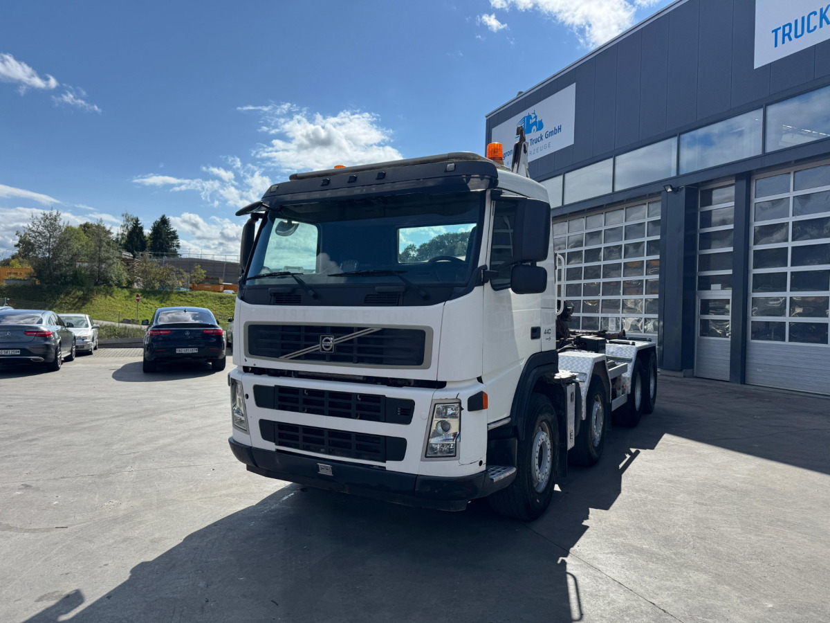 VOLVO FM-440 8x4 Hiab 25T AHK - شاحنة ذات الخطاف: صور 1 VOLVO FM-440 8x4 Hiab 25T AHK - شاحنة ذات الخطاف: صور 1