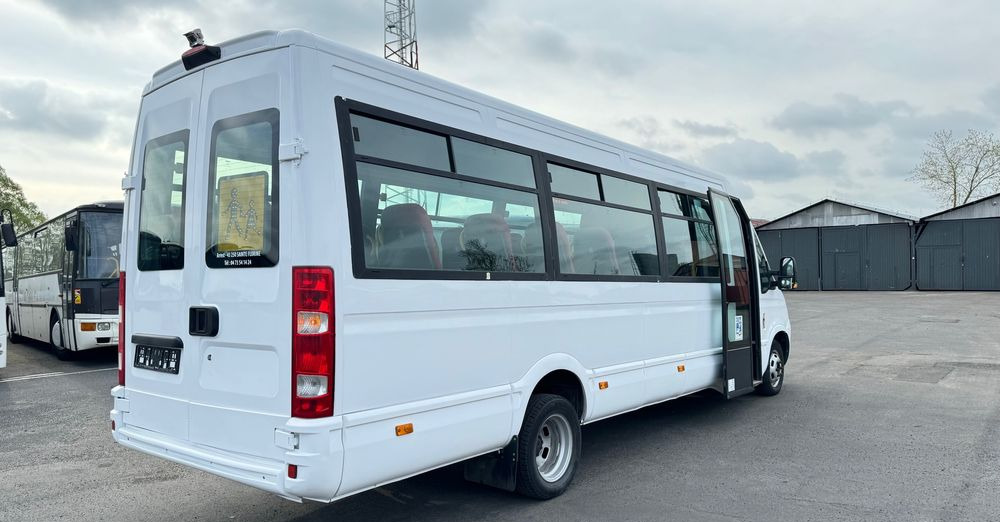 Irisbus Iveco Daily / 23 miejsca / Cena 87000 zł netto - حافلة صغيرة, ميكروباص: صور 4 Irisbus Iveco Daily / 23 miejsca / Cena 87000 zł netto - حافلة صغيرة, ميكروباص: صور 4