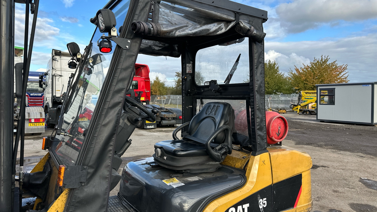 CATERPILLAR GP35 - رافعة شوكية تعمل بالغاز: صور 5 CATERPILLAR GP35 - رافعة شوكية تعمل بالغاز: صور 5