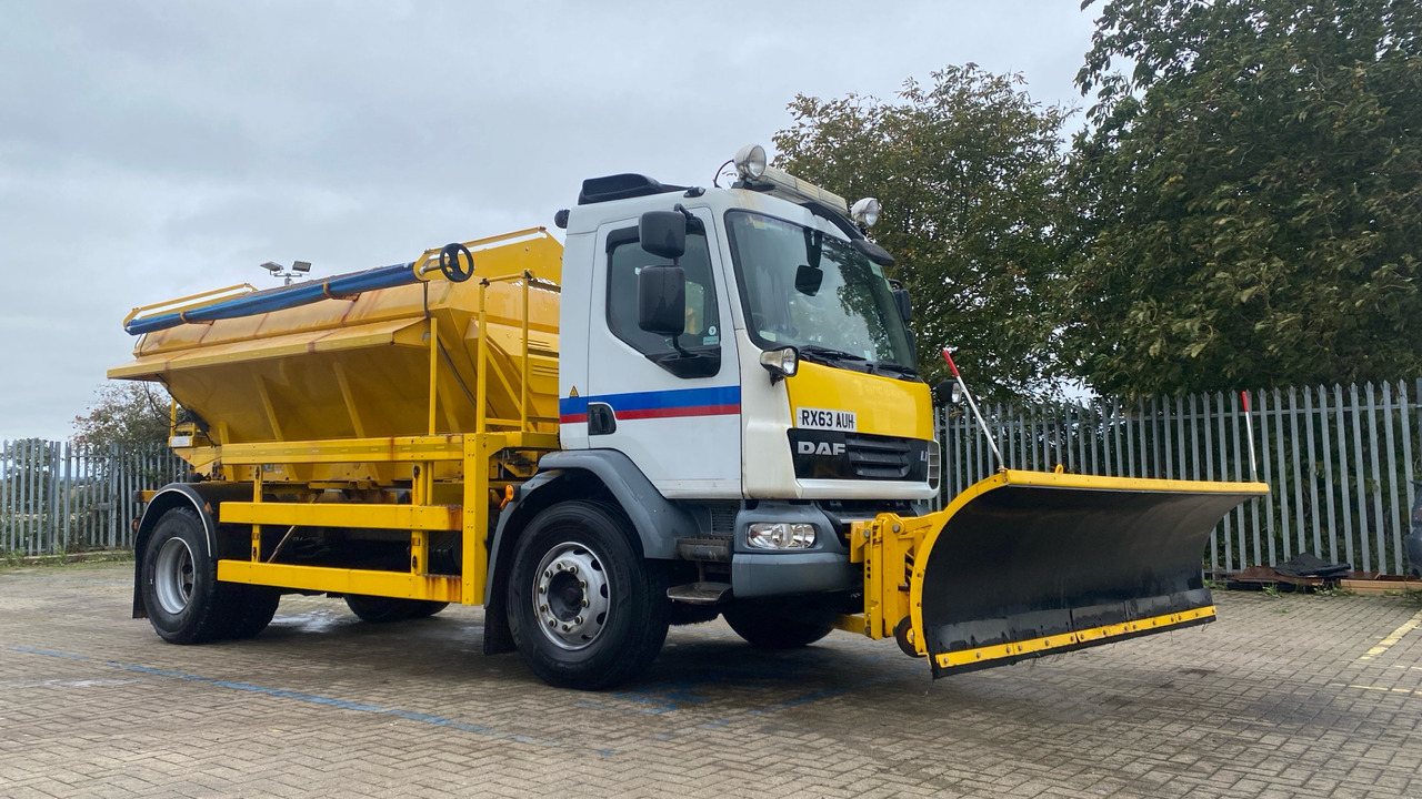 DAF LF 55.220 - جرافة ثلج: صور 1 DAF LF 55.220 - جرافة ثلج: صور 1
