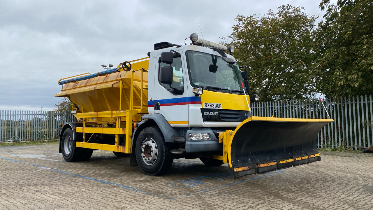 DAF LF 55.220 - جرافة ثلج: صور 1 DAF LF 55.220 - جرافة ثلج: صور 1