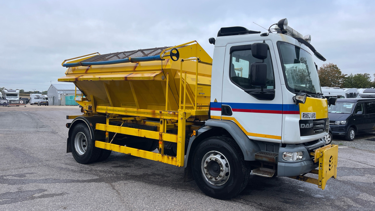 DAF LF  55.220 - جرافة ثلج: صور 1 DAF LF  55.220 - جرافة ثلج: صور 1