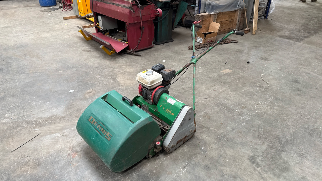 DENNIS FT20 PEDESTRIAN CYLINDER MOWER WITH 5K UNIT AND GRASS BOX - جزازة المروج: صور 3 DENNIS FT20 PEDESTRIAN CYLINDER MOWER WITH 5K UNIT AND GRASS BOX - جزازة المروج: صور 3
