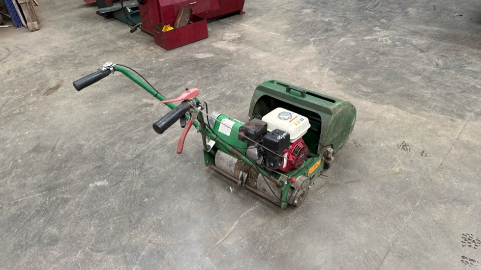 DENNIS FT510 PEDESTRIAN CYLINDER MOWER, NO UNIT, GRASS BOX - جزازة المروج: صور 2 DENNIS FT510 PEDESTRIAN CYLINDER MOWER, NO UNIT, GRASS BOX - جزازة المروج: صور 2