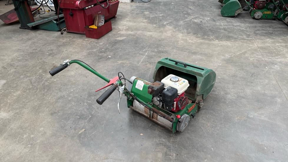 DENNIS FT510 PEDESTRIAN CYLINDER MOWER WITH 5K UNIT AND GRASS BOX - جزازة المروج: صور 3 DENNIS FT510 PEDESTRIAN CYLINDER MOWER WITH 5K UNIT AND GRASS BOX - جزازة المروج: صور 3