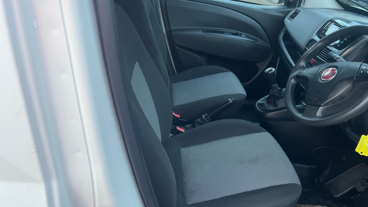 FIAT DOBLO 1.3 16V - فان المدمجة: صور 5 FIAT DOBLO 1.3 16V - فان المدمجة: صور 5