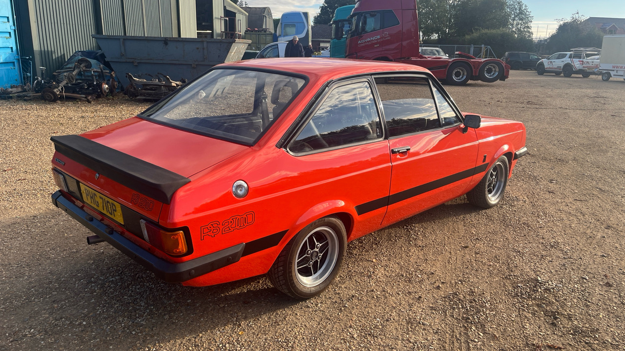 FORD ESCORT RS 2000 - سيدان: صور 4 FORD ESCORT RS 2000 - سيدان: صور 4