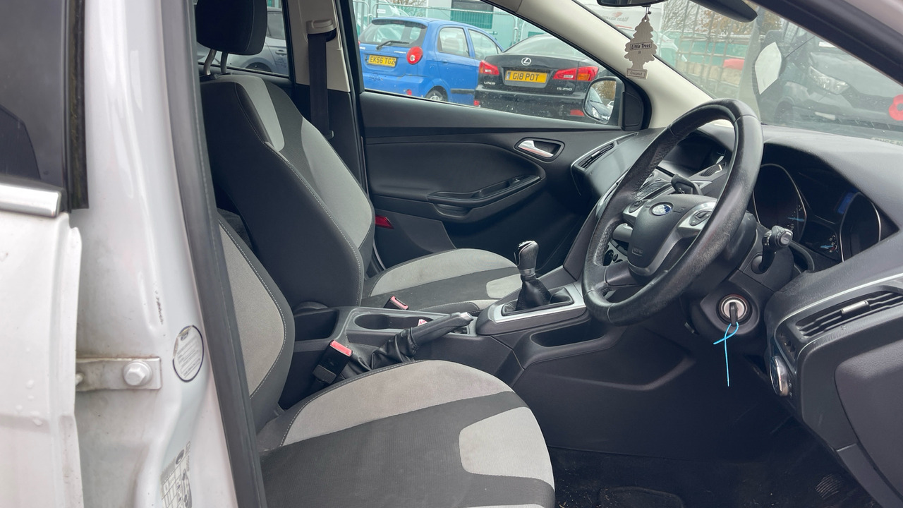 FORD FOCUS 1.0 ECO BOOST - هاتشباك: صور 5 FORD FOCUS 1.0 ECO BOOST - هاتشباك: صور 5