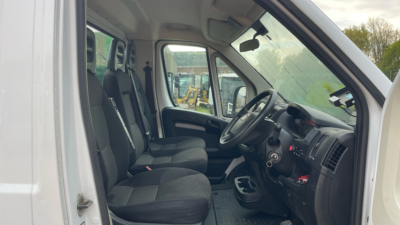 Fiat Ducato 35 2.3 Multijet 140PS - الشاحنات الصغيرة المسطحة: صور 5 Fiat Ducato 35 2.3 Multijet 140PS - الشاحنات الصغيرة المسطحة: صور 5