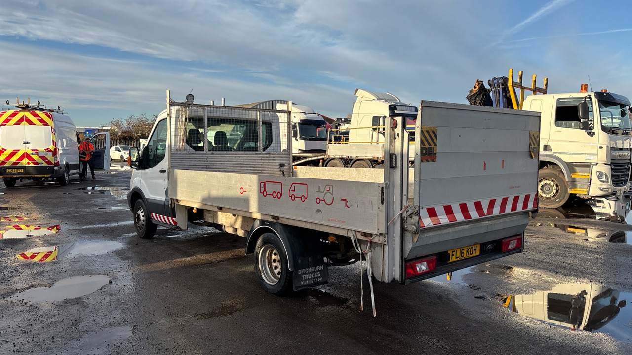 Ford Transit 350 2.2 TDCi 125ps - الشاحنات الصغيرة المسطحة: صور 3 Ford Transit 350 2.2 TDCi 125ps - الشاحنات الصغيرة المسطحة: صور 3