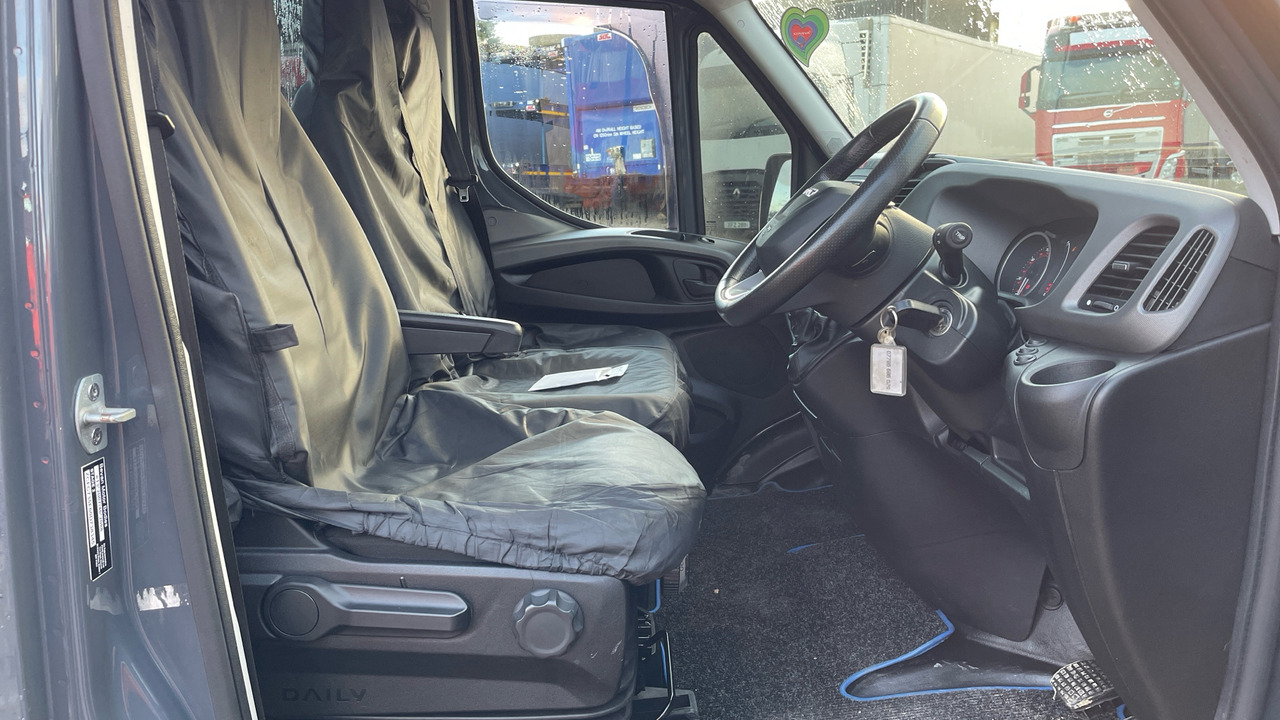 IVECO DAILY 3.0 35S21 - سيارة السحب للتصليح: صور 5 IVECO DAILY 3.0 35S21 - سيارة السحب للتصليح: صور 5
