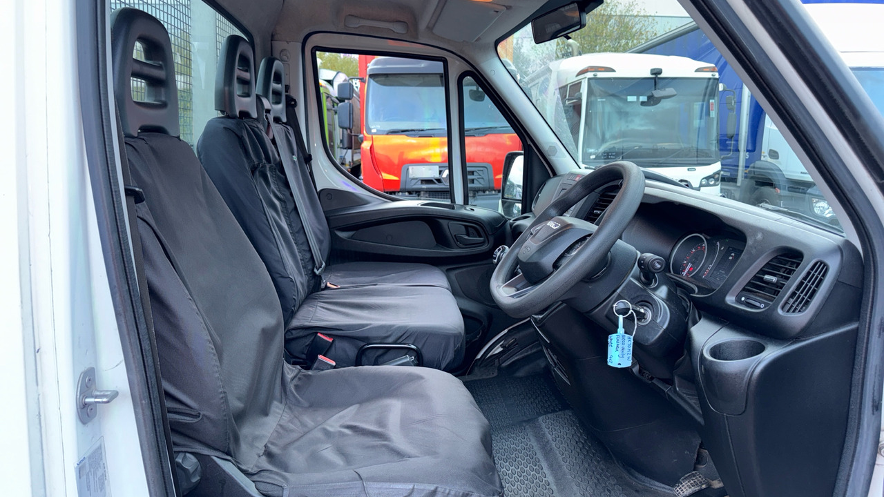 IVECO DAILY 35-140 - الشاحنات الصغيرة المسطحة: صور 5 IVECO DAILY 35-140 - الشاحنات الصغيرة المسطحة: صور 5