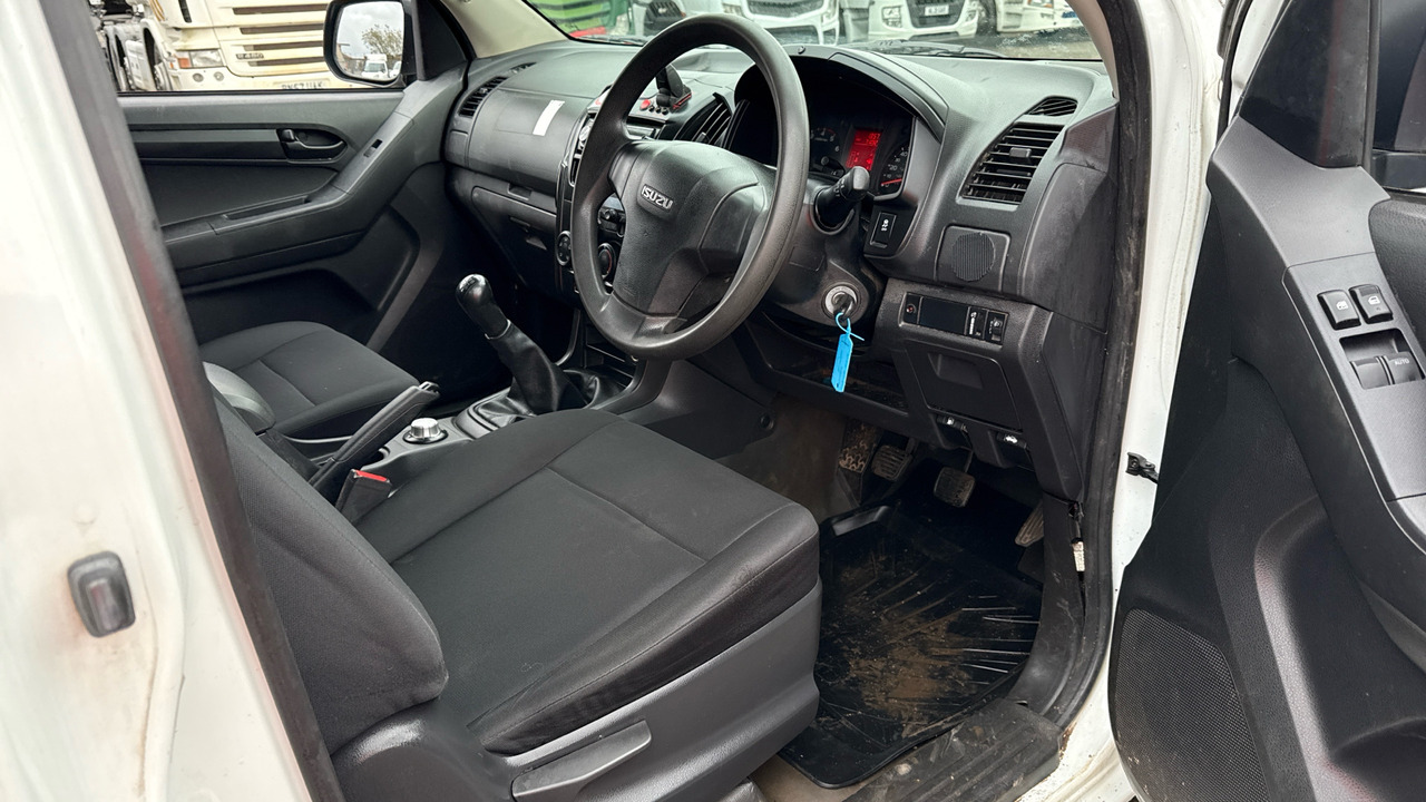 Isuzu D-Max 2.5TD - شاحنة البيك أب, الشاحنات الصغيرة كابينة مزدوجة: صور 5 Isuzu D-Max 2.5TD - شاحنة البيك أب, الشاحنات الصغيرة كابينة مزدوجة: صور 5