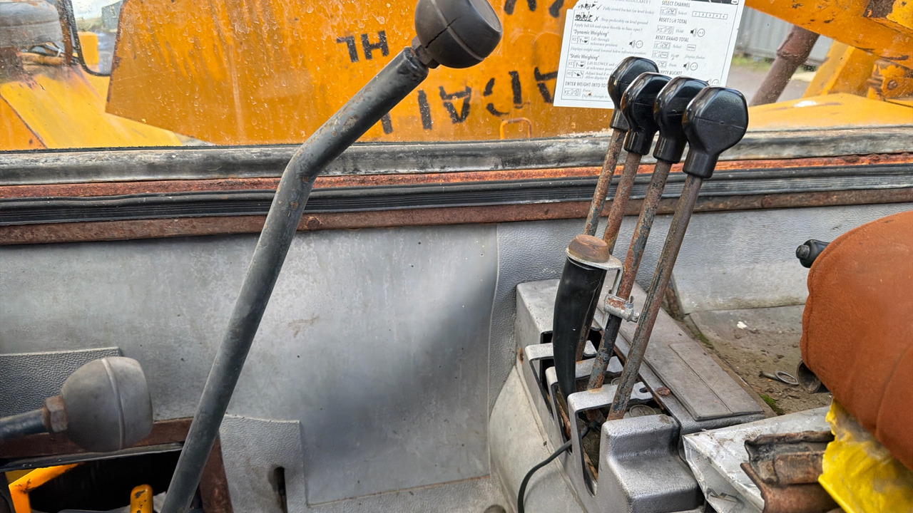 رافعة تلسكوبية JCB 520-4: صور 7