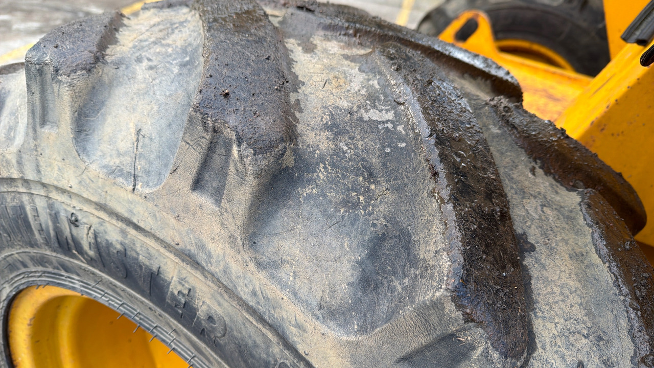 رافعة تلسكوبية JCB 520-4: صور 14