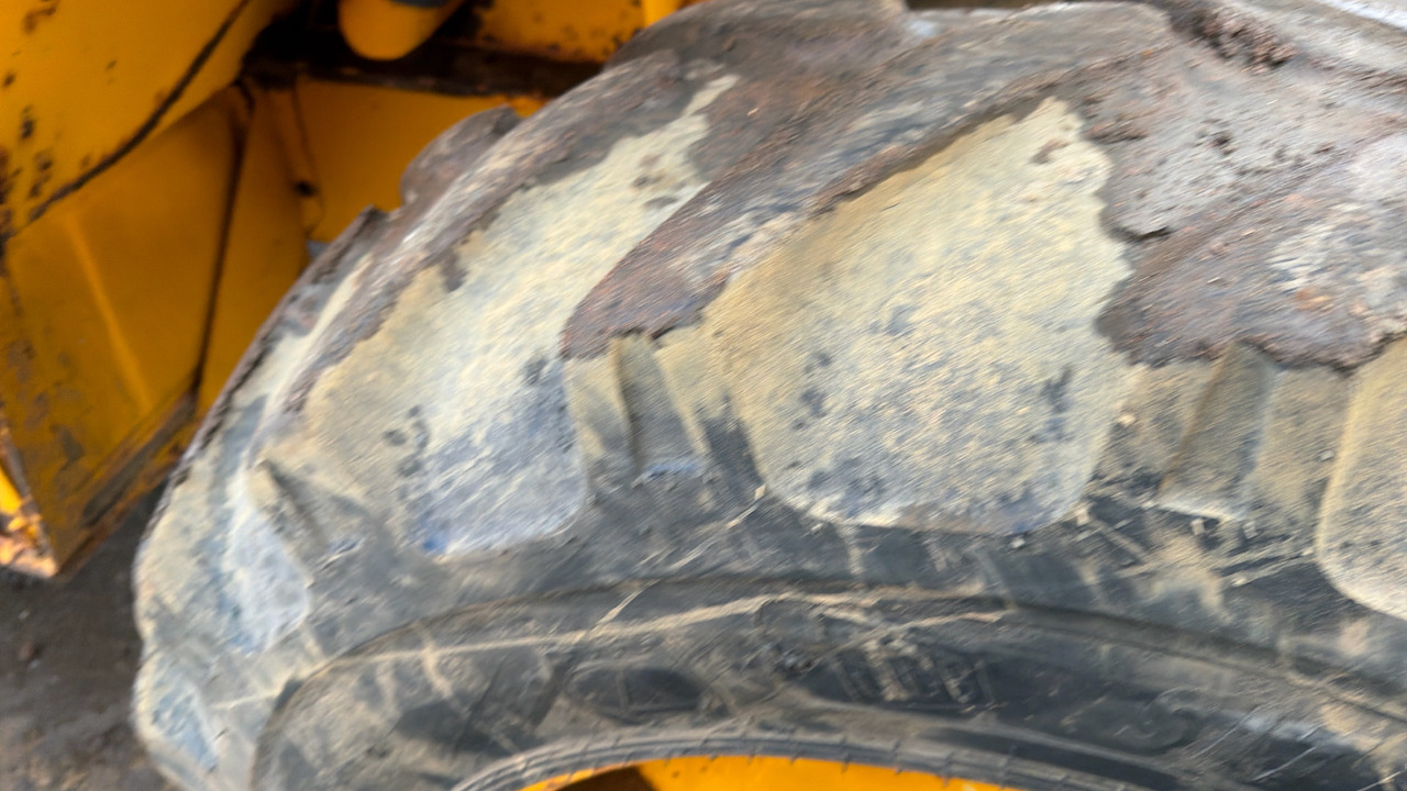 رافعة تلسكوبية JCB 520-4: صور 12