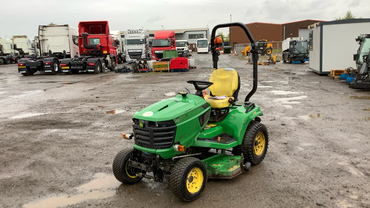 JOHN DEERE X949 - جزازة المروج: صور 1 JOHN DEERE X949 - جزازة المروج: صور 1