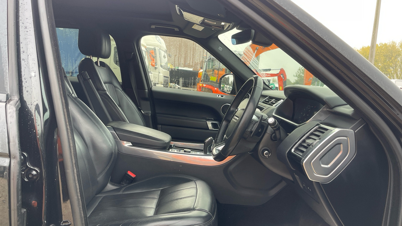 Land Rover Range Rover Sport 2.0 SD4 HSE - سيارة ستيشن: صور 5 Land Rover Range Rover Sport 2.0 SD4 HSE - سيارة ستيشن: صور 5